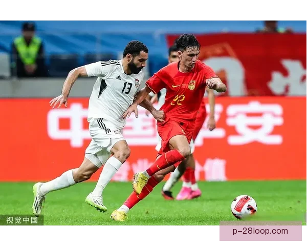 中国男足在18强赛客场惜败卡塔尔 判罚争议引发热议